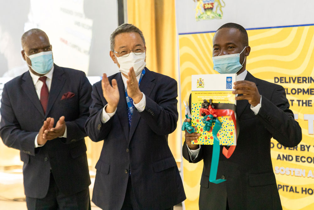 Finance and Economic Minster Sosten Gwengwe at the launch of the report